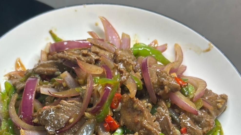 闭眼都会做的牛肉炒洋葱，厨房小白也能变大厨！