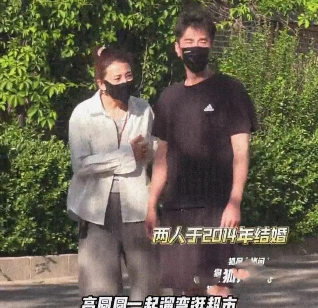 高圆圆赵又廷，合体撒糖！
5月15日，娱记晒出一段视频，拍到高圆圆和赵又廷一起逛