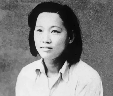 1950年，在徐州某部队，连长刘玉明刚出大门，就看到一个衣衫褴褛的女乞丐紧盯着自