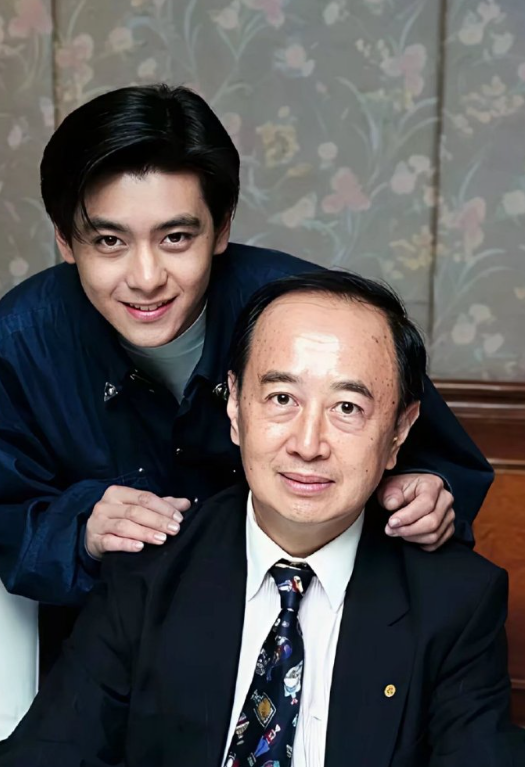 一直好奇是什么神颜父母能生出林志颖这么好看的儿子？
总觉得 林志颖妈妈  应该是