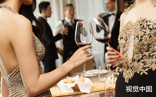 身价10亿当舔狗，世人笑我太疯癫，我笑他人看不穿。