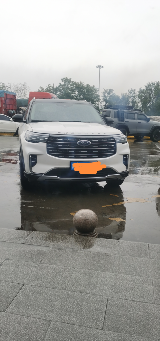 不知道有没有比我油耗更低的
和老婆来回跑了三千多公里，一次服务区加满油后上车发现