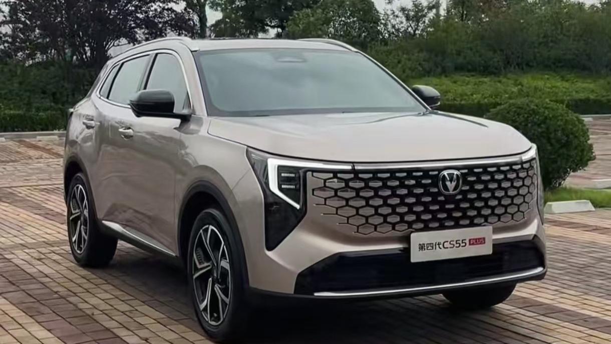 第四代长安CS55 PLUS实车现身，全新设计风格，配1.5T新蓝鲸发动机