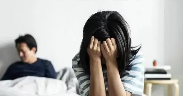 “我没有得到满足。”湖南一地，
女子方小兰订婚后，仅在男方家同住4天，便毅然提出