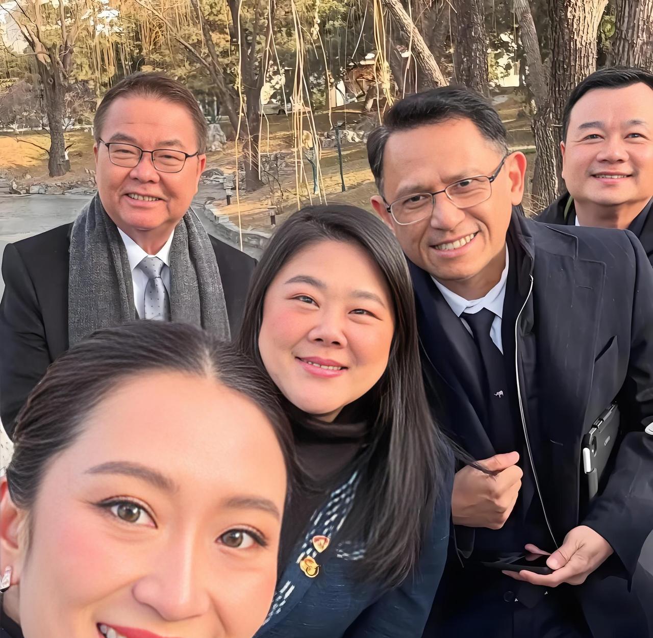 泰国总理佩通坦虽被免职，但139亿的身价，其中有23辆豪车、75块名表、217个