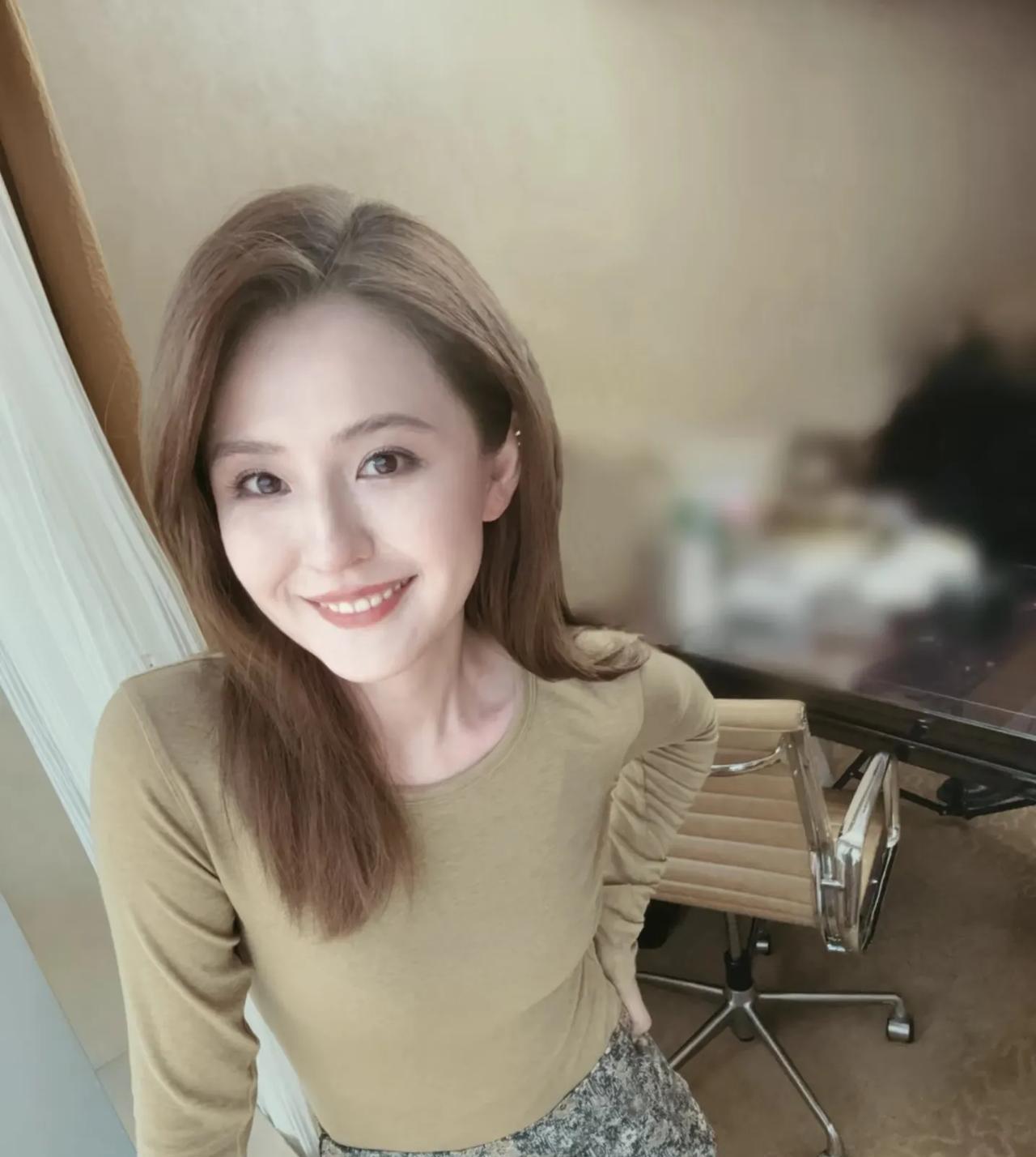 演员热依扎，突然自爆胸部损伤，肋骨骨折，没说什么原因，但是说已经很长时间。
伤筋