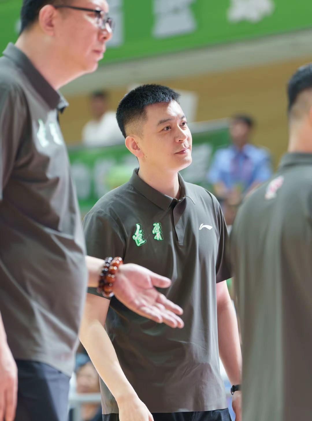 一句话，辽宁依然有冲冠前景，光看纸面实力没用，男篮去亚洲杯前被fiba排第五呢！
