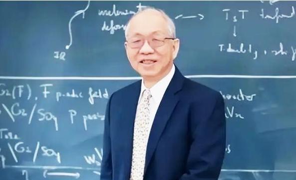 遮羞布被扯了！2024年5月，美籍华裔数学家丘成桐直言：中国数学水平落后美国80