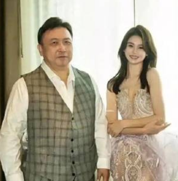 王晶在娱乐圈的造星能力一直备受关注，如今他又将目光投向一位新人，这不禁让人好奇：