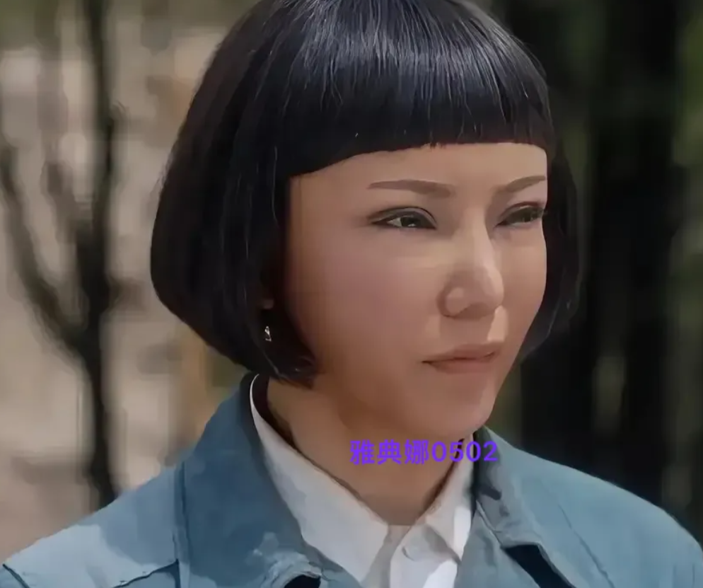 影视剧里的整容脸真是太可怕了！
顶着这样一张没有表情硅胶一样的僵脸，演抗日剧真是