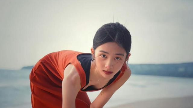 6月23日，回国后的黄磊女儿黄多多再次被偶遇，她与妈妈孙莉以及妹妹黄少艾，一起现身阿那亚游玩