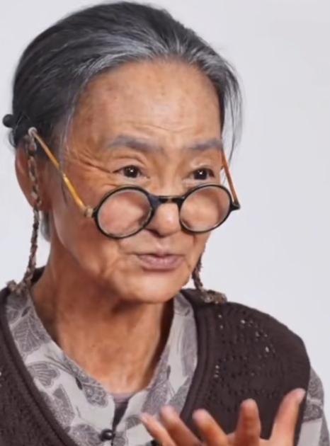 哪位化妆师这么厉害，把我们眼里的女神作祟成什么样子了。她可是港台有名的悲情女皇，