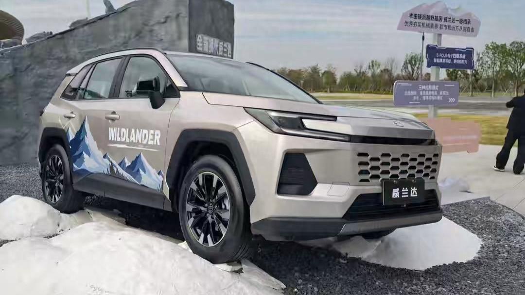 全新丰田威兰达上市，外观和内饰大变样，三种动力，16.98万元起