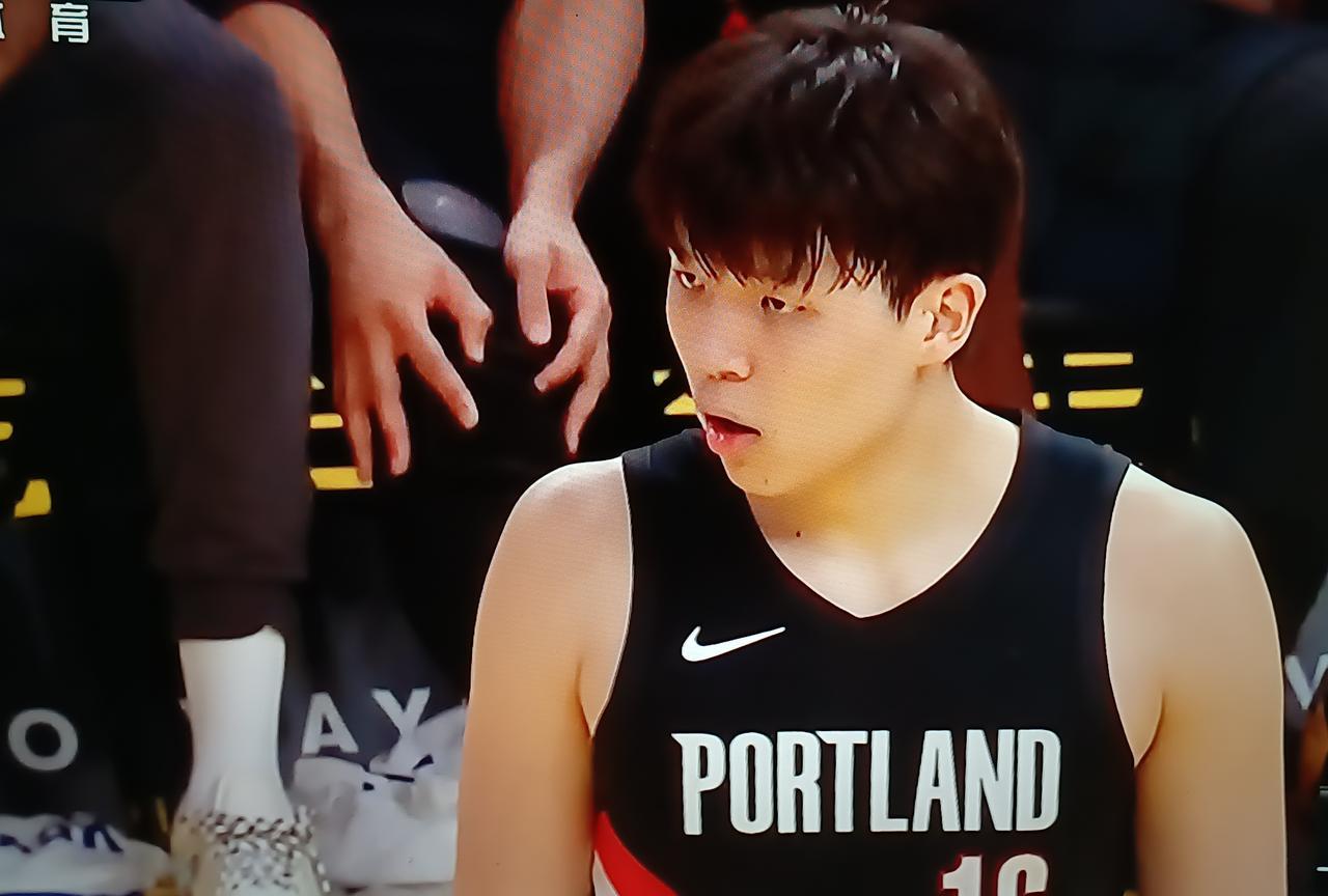 你对今天杨瀚森NBA季前赛开杯者对阵勇士的表现满意吗？
上半场替补上场10分钟，