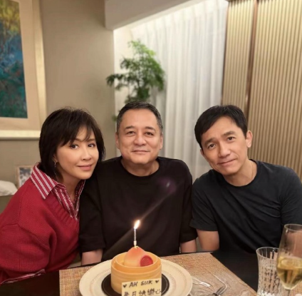 刘嘉玲真的是梁朝伟的贵人，刘嘉玲的社交真的是很广泛，都是对梁朝伟有帮助的，1前几