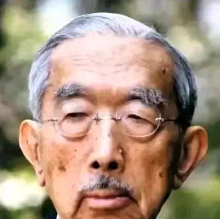 裕仁到临终才暴露真面目，他可真是东京审判最大的漏网之鱼啊，最近海外学者把他临终病