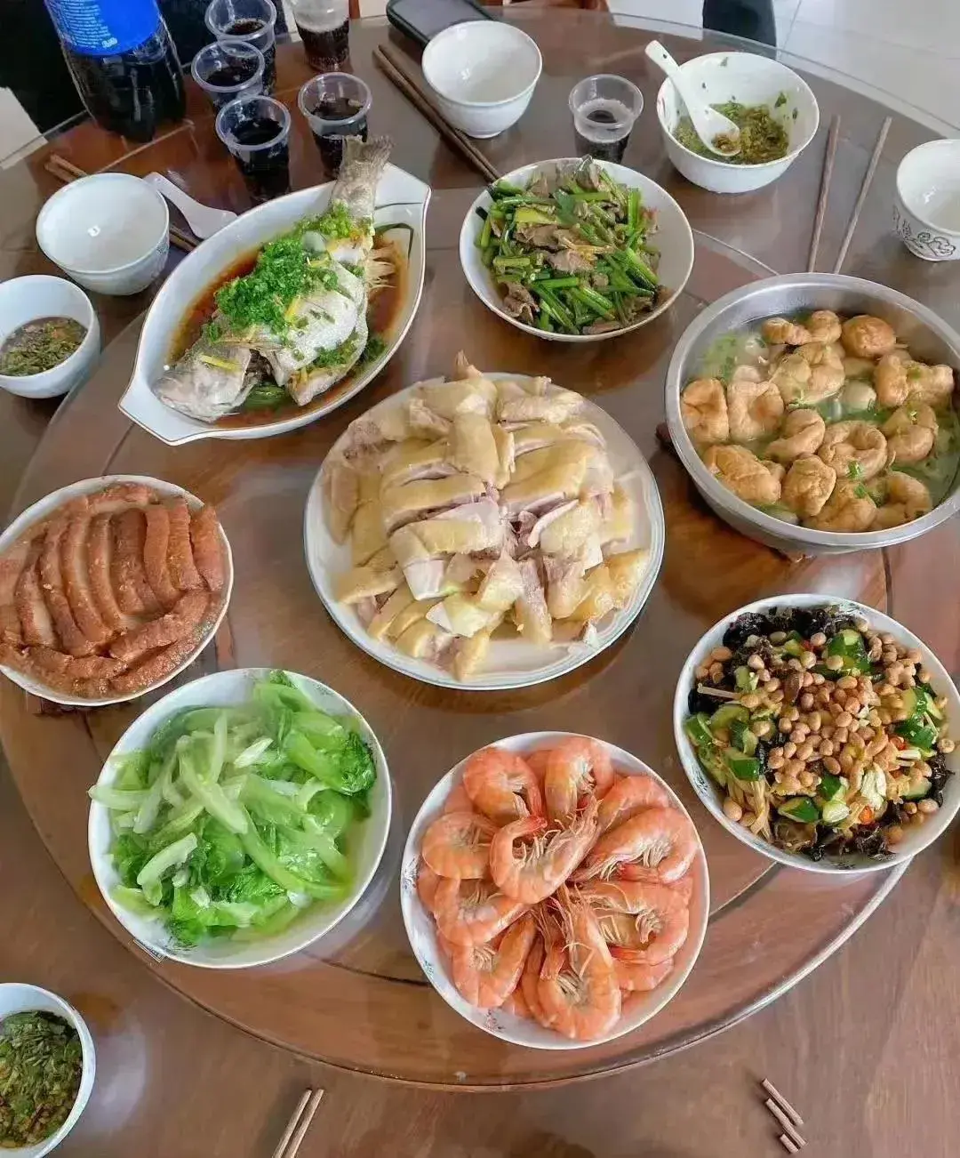 两桌菜各有特色，你会选择哪一桌？