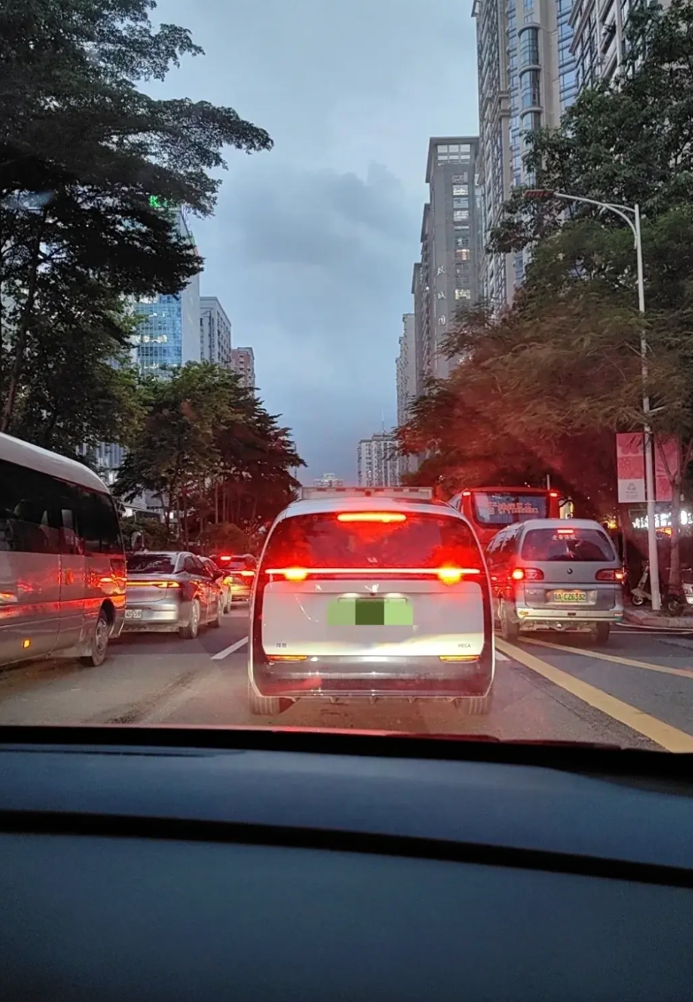 网约车到底怎么赚钱啊？

昨天晚高峰打了个车，全程 14.5公里，堵了快一个小时