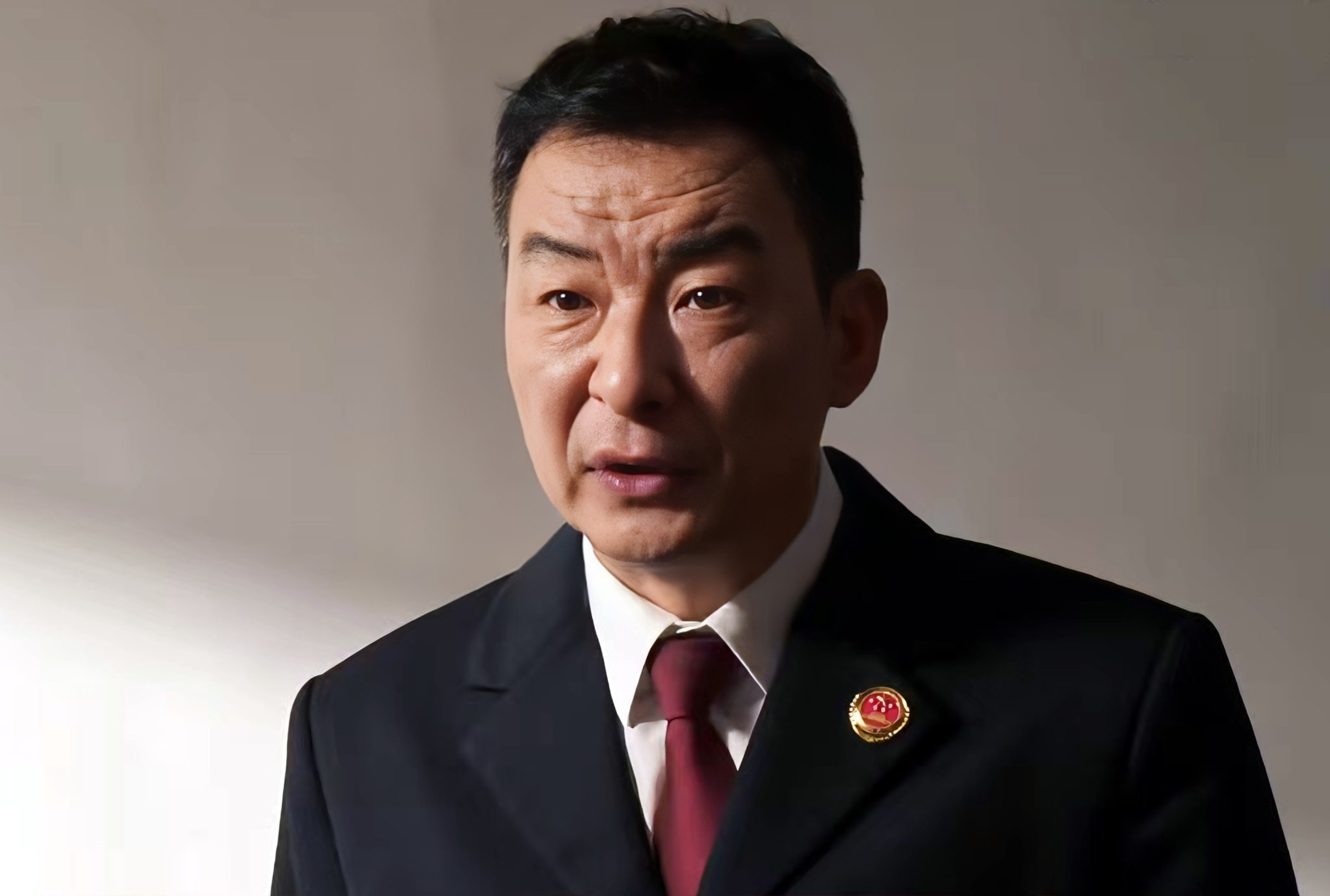 《以法之名》：天龙集团拉拢腐化干部的手段令人叹为观止！