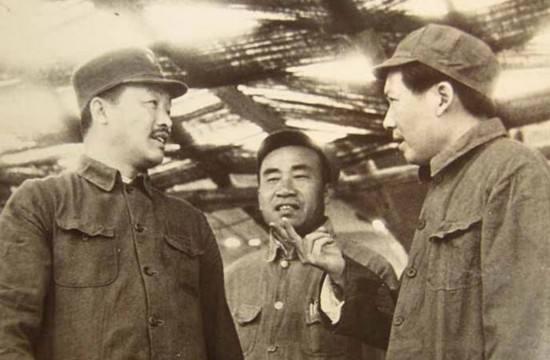 毛主席的专列“遇袭”，凶手被判三年，主席：太重了，没必要重罚
“ 小曹，你昨晚到
