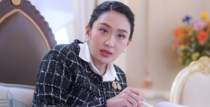 罢免书已递交，佩通坦开始自救，60万泰军作出选择，中国不可不防。泰总理佩通坦遭到