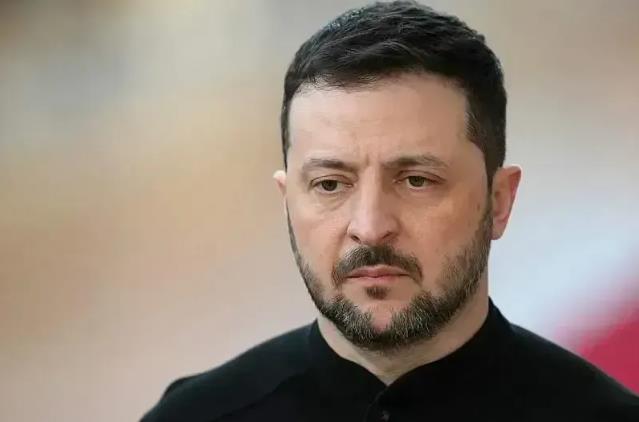 乌克兰总统泽连斯基赌赢了，据报道，乌克兰表示愿意接受美国的提议，立即实施为期30