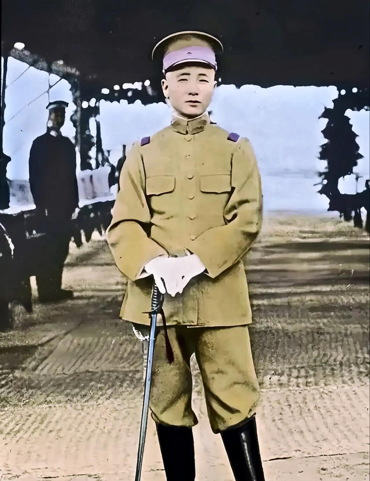 这才是张作霖年轻时的真实长相，大家看一下吧！这可是货真价实的本尊，而不是演员所饰