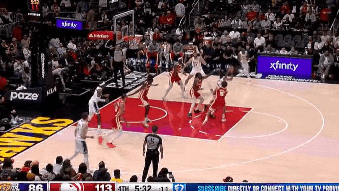 奥孔古迎着克勒贝尔上篮打进，布朗尼下回合接球三分命中