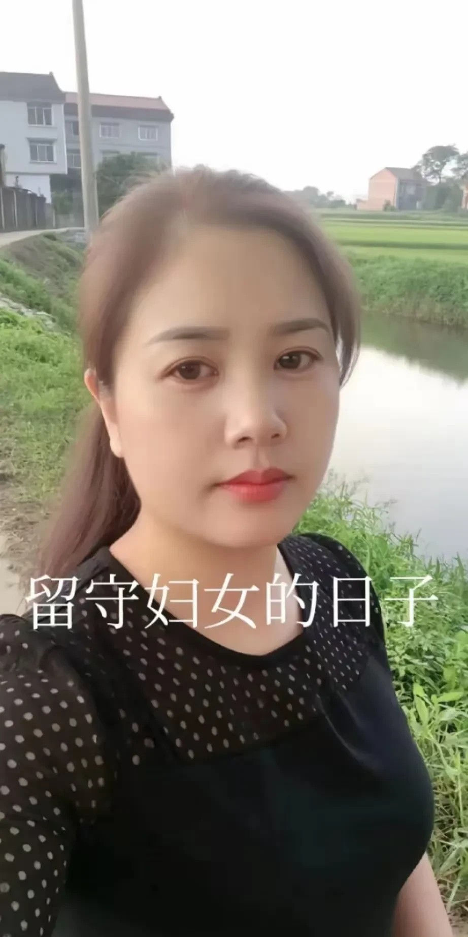 留守女人，到底有多少心酸无奈？
我是在家带孩子的一名家庭妇女，老公在外打工，一个