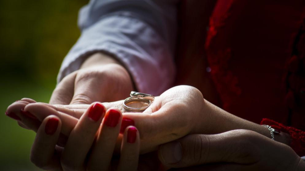 你是什么样的人，就会吸引什么样的人到你身边，婚姻的另一半不就是如此