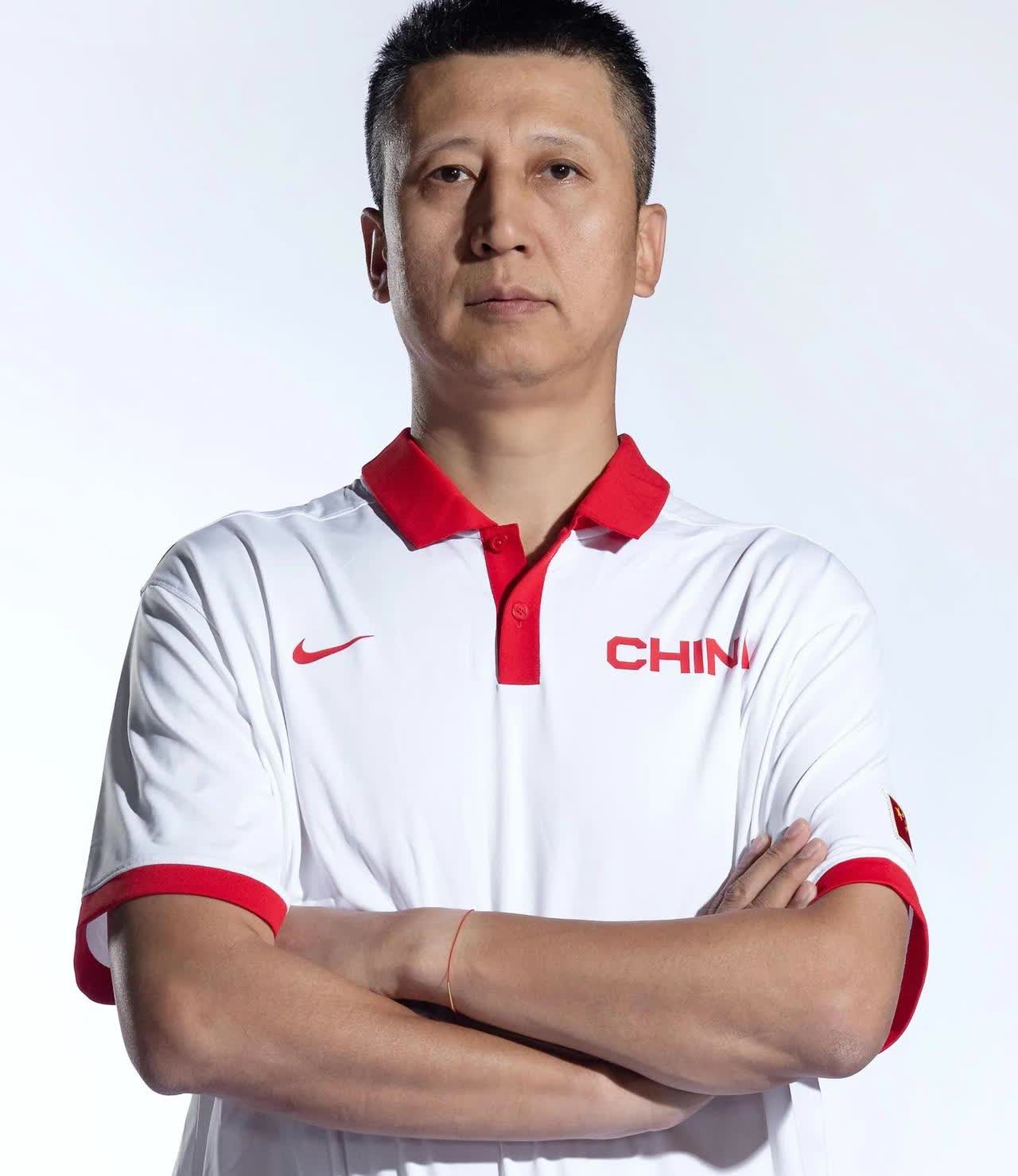 你信吗！中国男篮照这样下去，同足球一样进世界杯难上加难！亚洲垫底指日可待，原因有