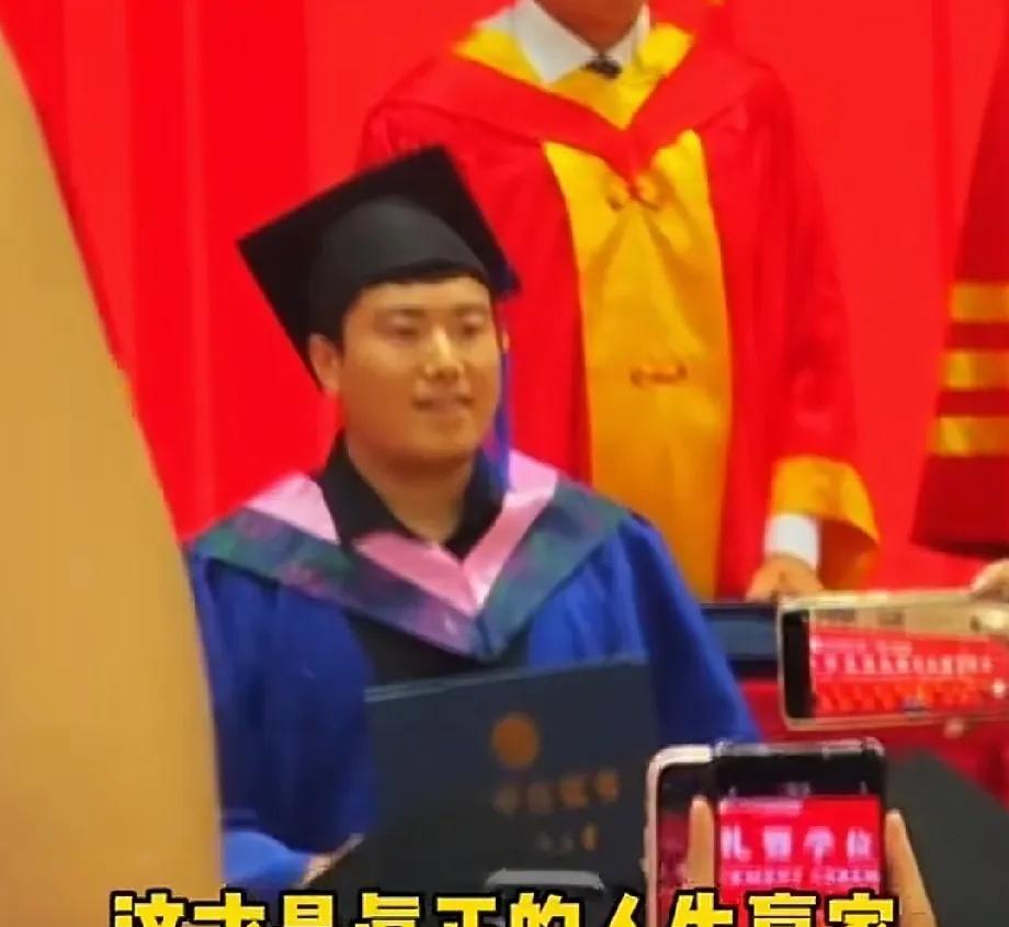国乒现役队员中，最幸福的不是世界第一林诗栋，也不是王楚钦和樊振东，而是梁靖崑！