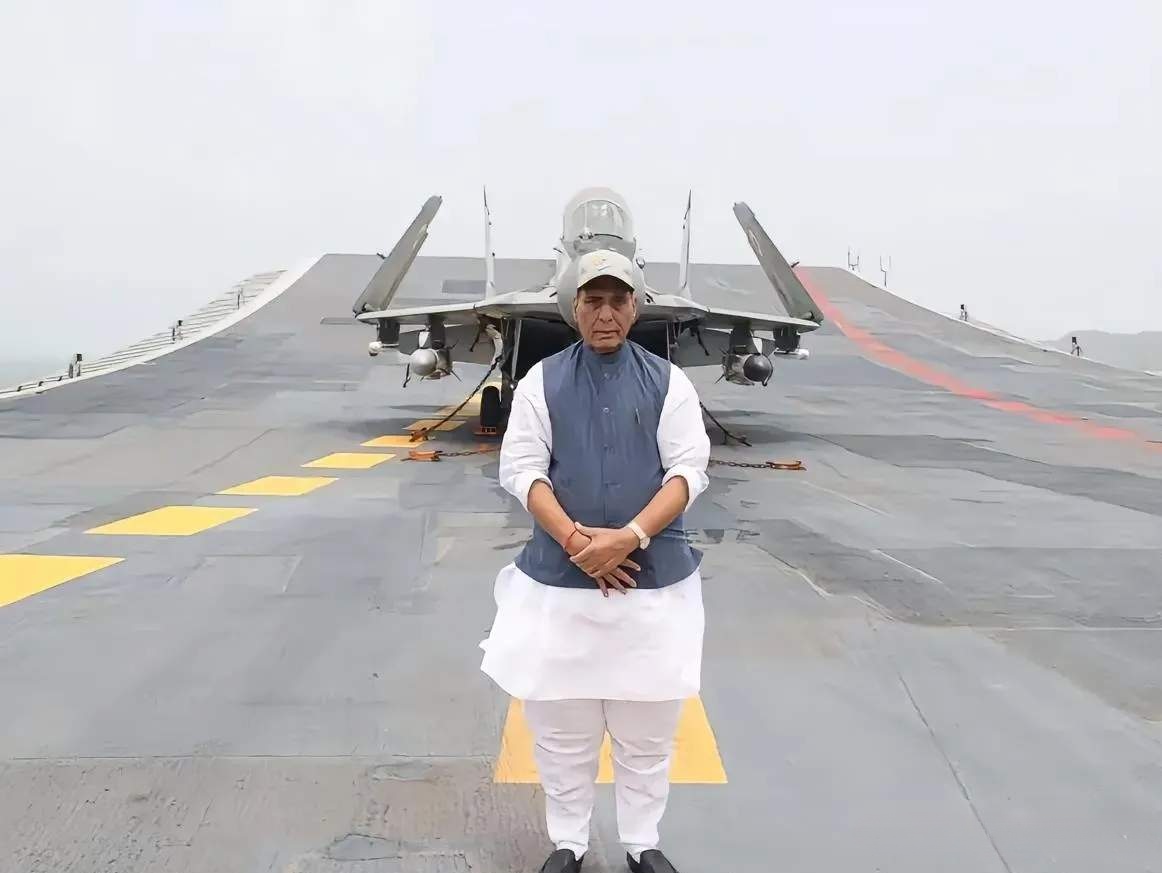 印度“甲亢姐”在她的节目中说，韩国和日本将帮助印度发展造船业。
听了这话就感觉好