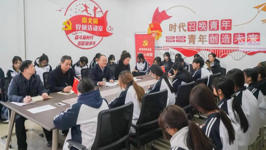 党委书记薛建恩走进“一站式”学生社区为青年学子讲授专题思政课