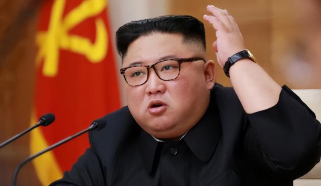 看见东风导弹后，金正恩表情变了，或向中国提一需求！
金正恩看中国阅兵时，眼睛直勾