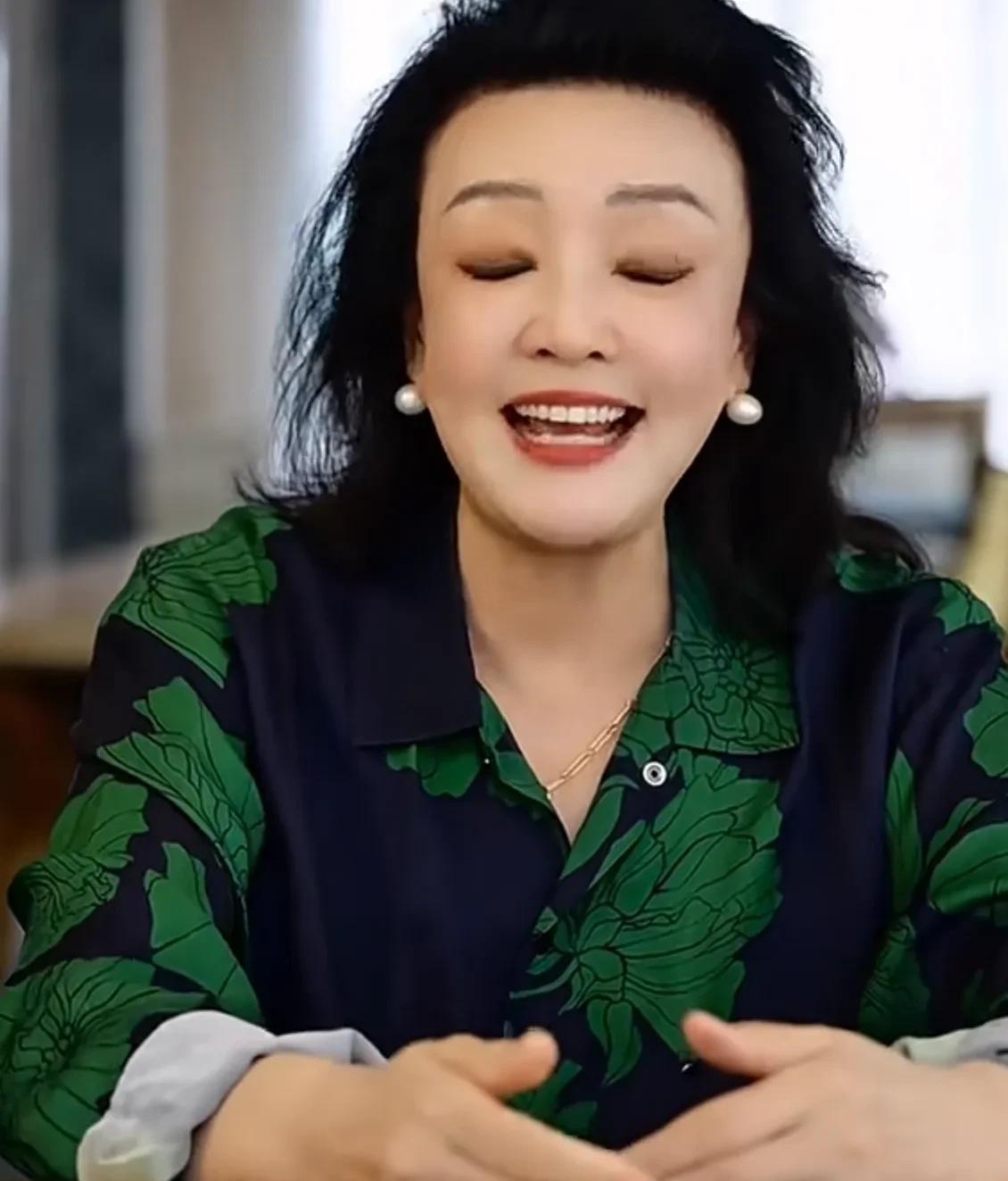 张兰今天发视频
首次正面回应了封号一事！
再豁达的人面对这样的事多少有点遗憾！但
