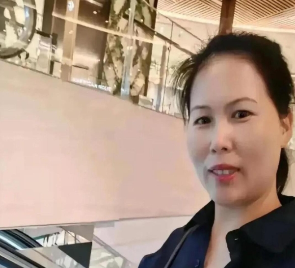 汪家这两天彻底炸锅了！

谁能想到一位保姆辞职竟像推倒了多米诺骨牌——家里小公主
