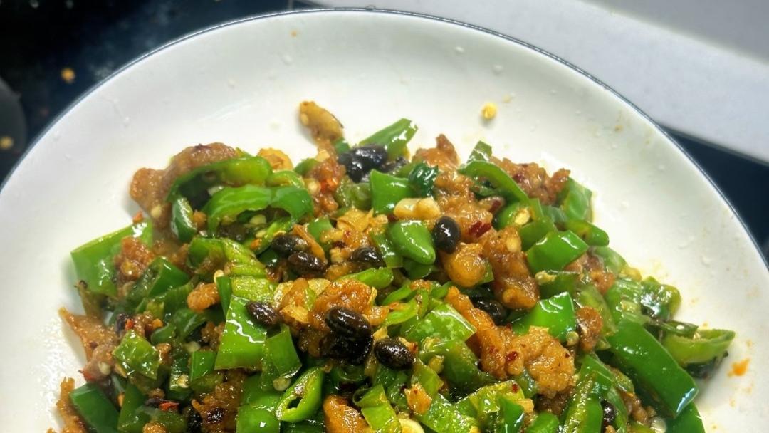 焦香暴击！这道油渣炒青椒，米饭杀手名不虚传