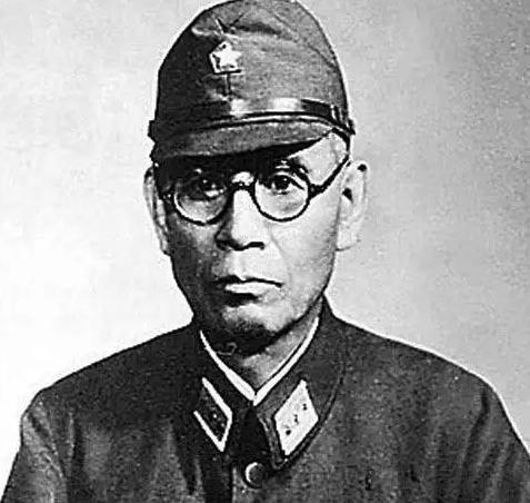 1944年，日本侵华头号战犯冈村宁次的亲侄子在战场上被我军俘虏。本以为会被虐待，