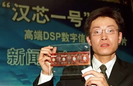 2006年，被称为“芯片天才”的陈进带着天价科研资金逃亡美国，接下来的13年时间