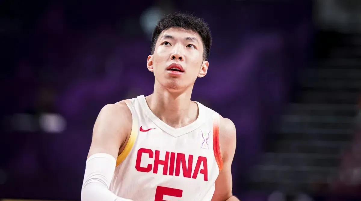 期待廖三宁能在亚洲杯半决赛爆发！
本届中国男篮阵容中有多名后卫球员，其中大部分球