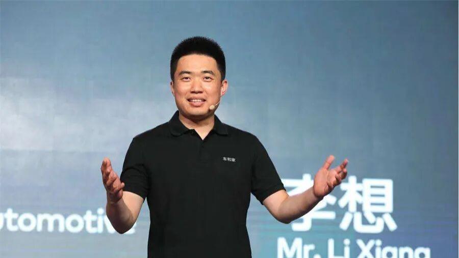 销量下滑，关闭100家门店还要押宝AI 李想疯了吗？！