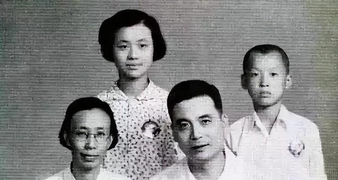 1986年7月，邓稼先在临终前提出想要再去看一眼天安门，可当他乘坐的轿车驶过天安