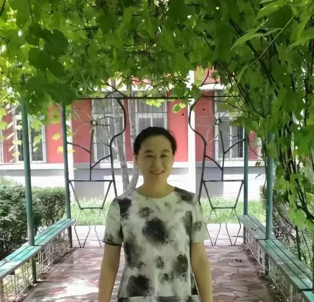 这事儿真是让人心里咯噔一下，太意外了。北京语言大学一位特别厉害的女教授，才58岁