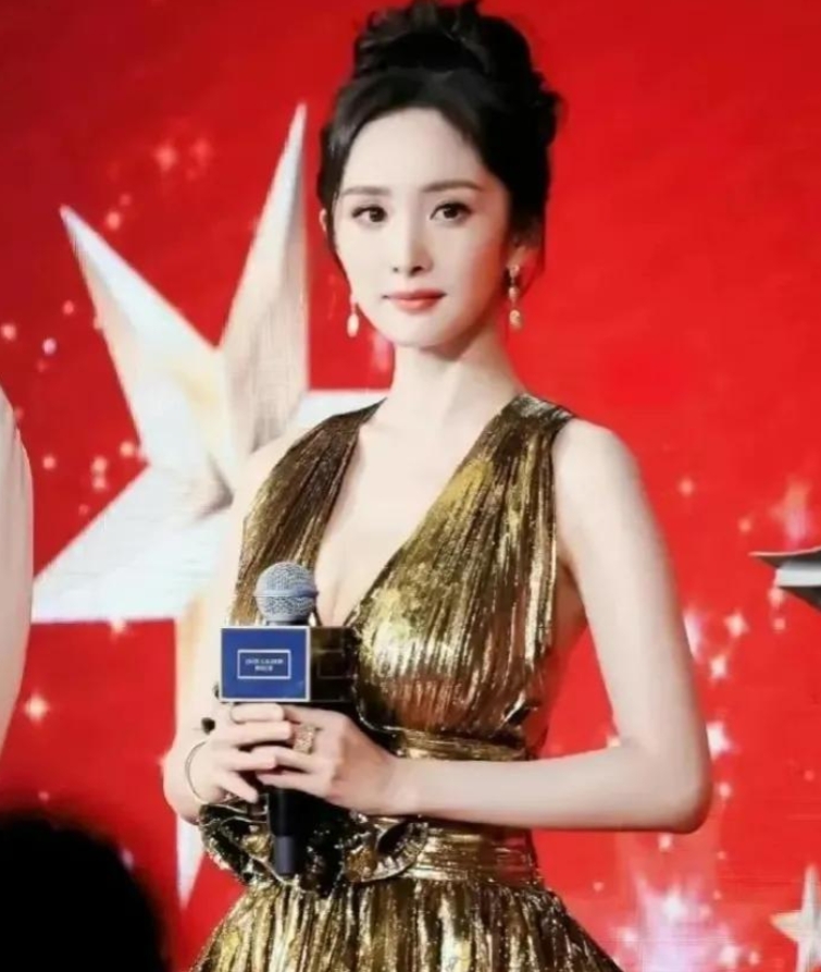 记者曾问杨幂：以你的能力，当年为什么不用自己的人脉撕了王鸥？杨幂答非所问：你在讲