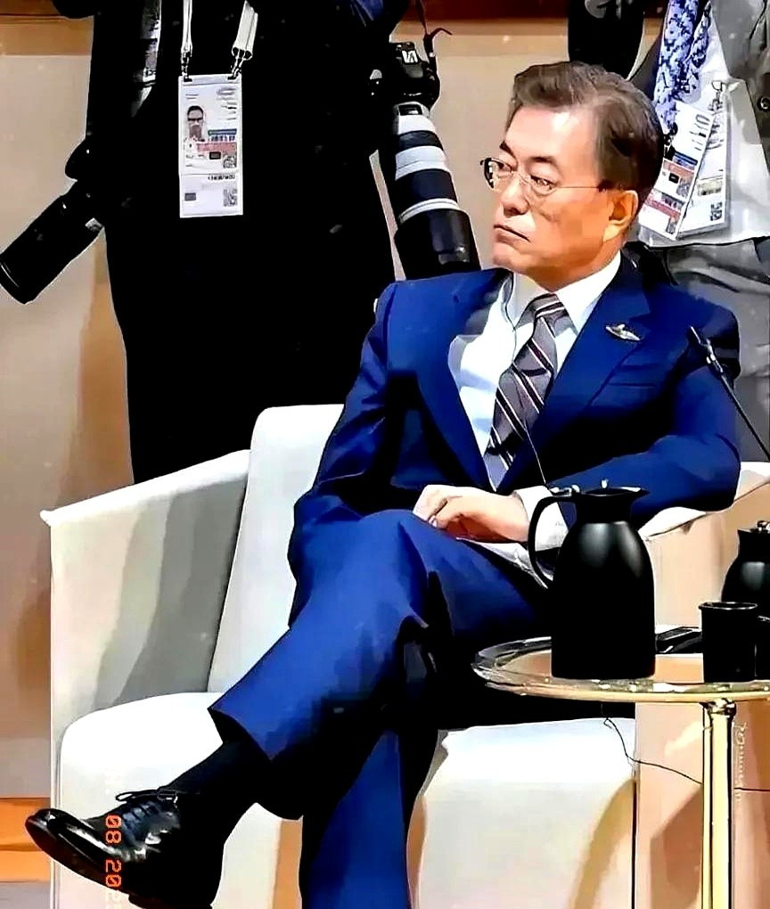 卸任总统的田园生活











谁能想到，前总统文在寅竟然在李在明刚上