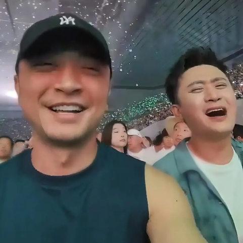 尼格买提、杨帆等央视主持人参加岳云鹏演唱会就是违规行为！理由如下：
一、岳云鹏的
