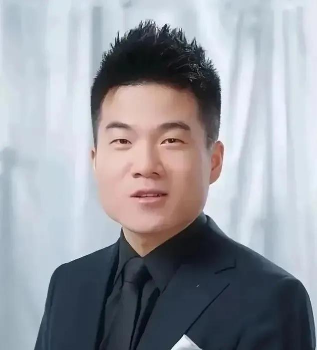 董宇辉的这段话，一定要告诉孩子： 
“初中的时候，你玩游戏厉害，班里的男生都佩服