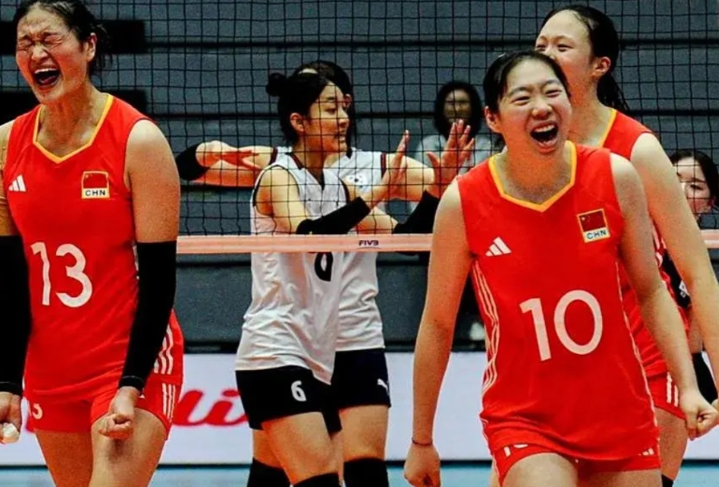 U21女排四场比赛，来自天津的朱航霆从替补变首发，不过目前仍难入国家队。
U21