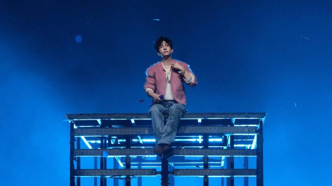 胡夏巡演诸暨站温暖开唱 经典旋律串联青春记忆